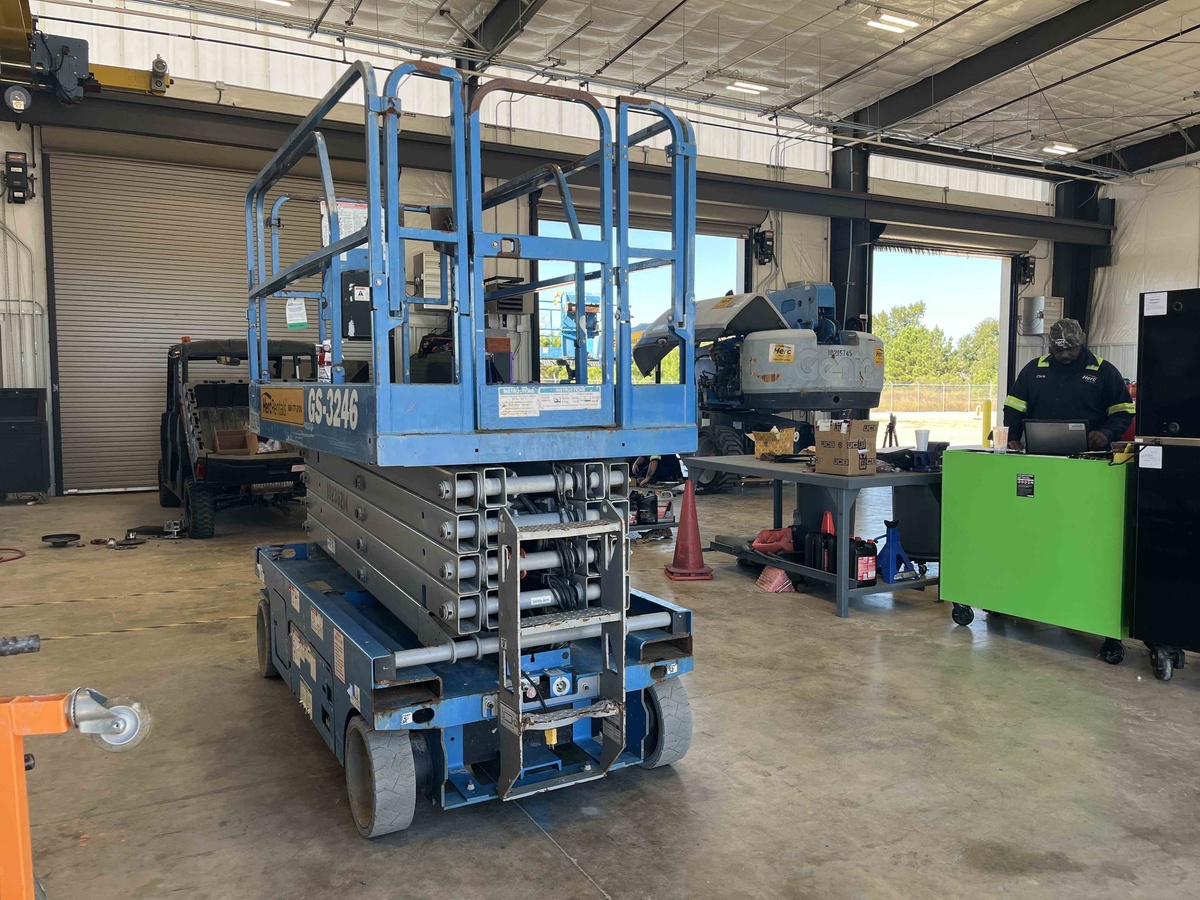2018 Genie GS-3246-4