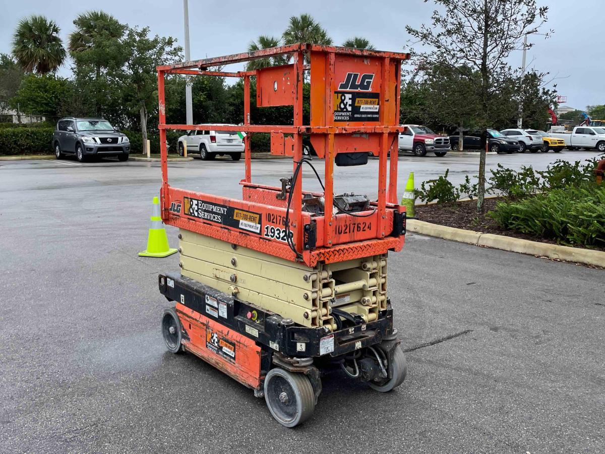 2017 JLG 1932R