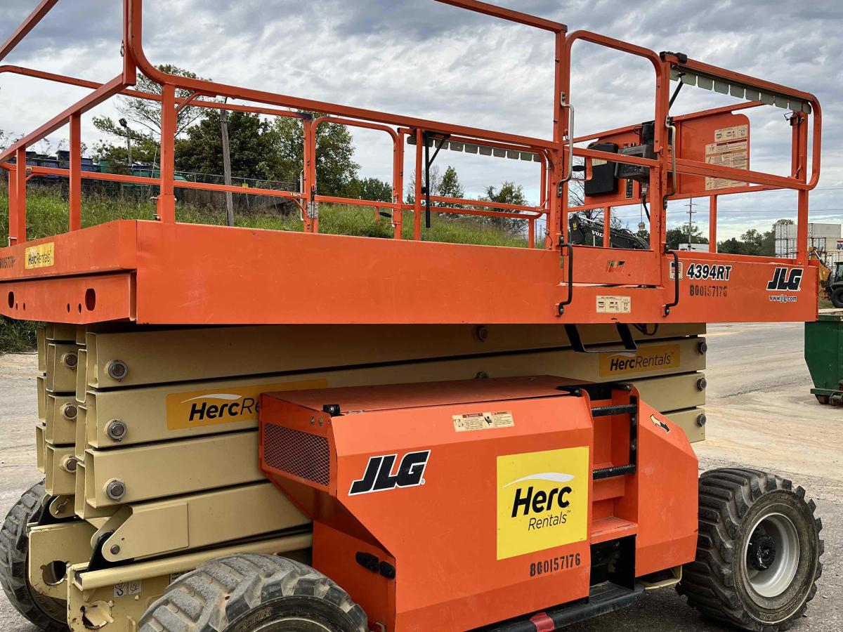 2017 JLG 4394RT
