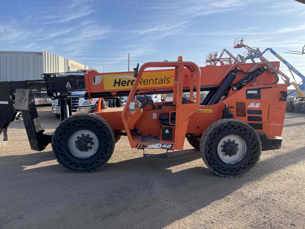 2019 SkyTrak 10042