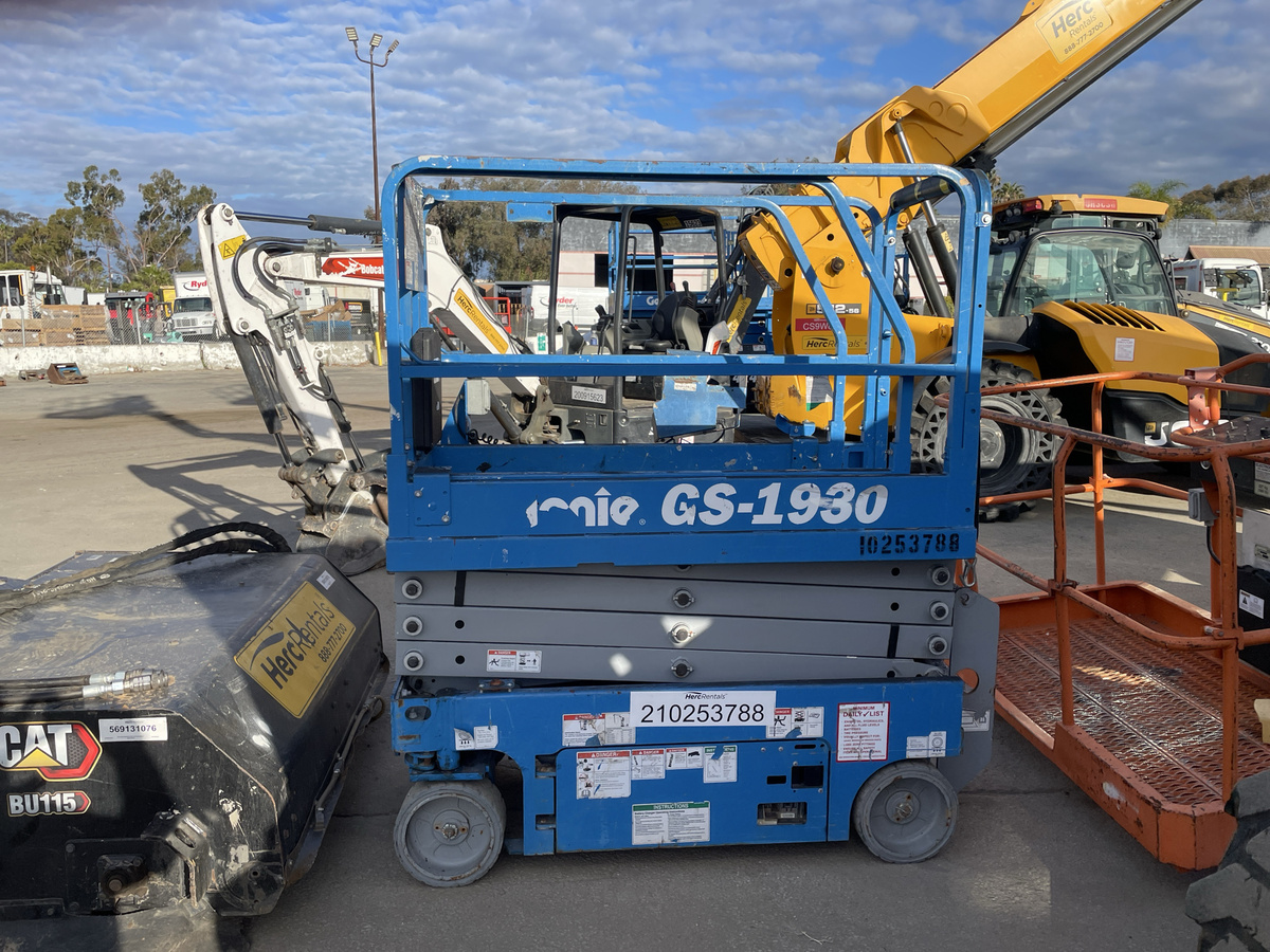 2018 Genie GS-1930