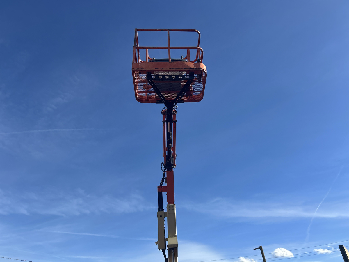 2016 JLG E300AJ-4