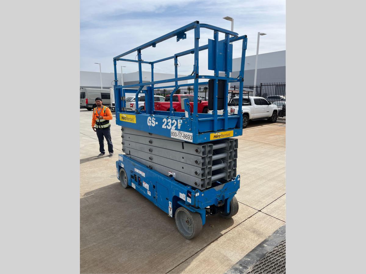 2017 Genie GS-3232