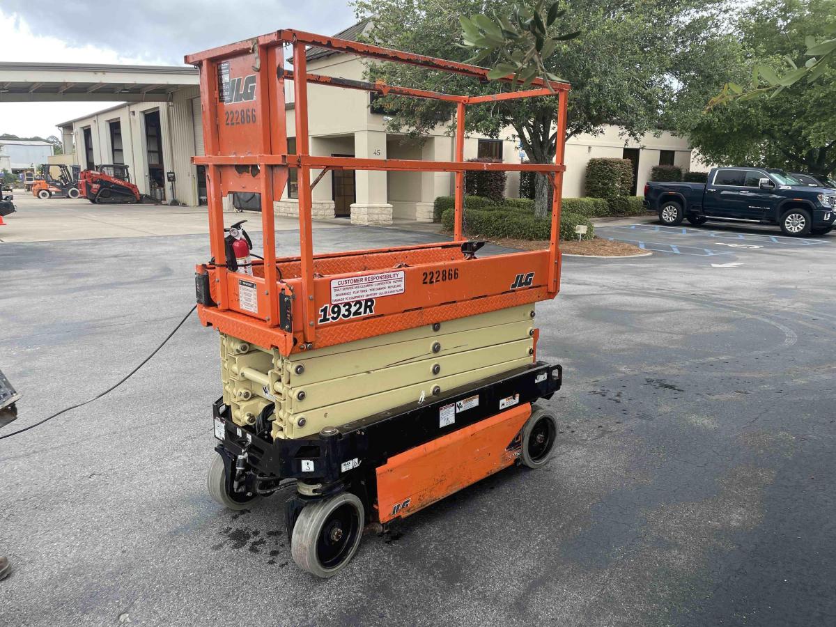 2017 JLG 1932R