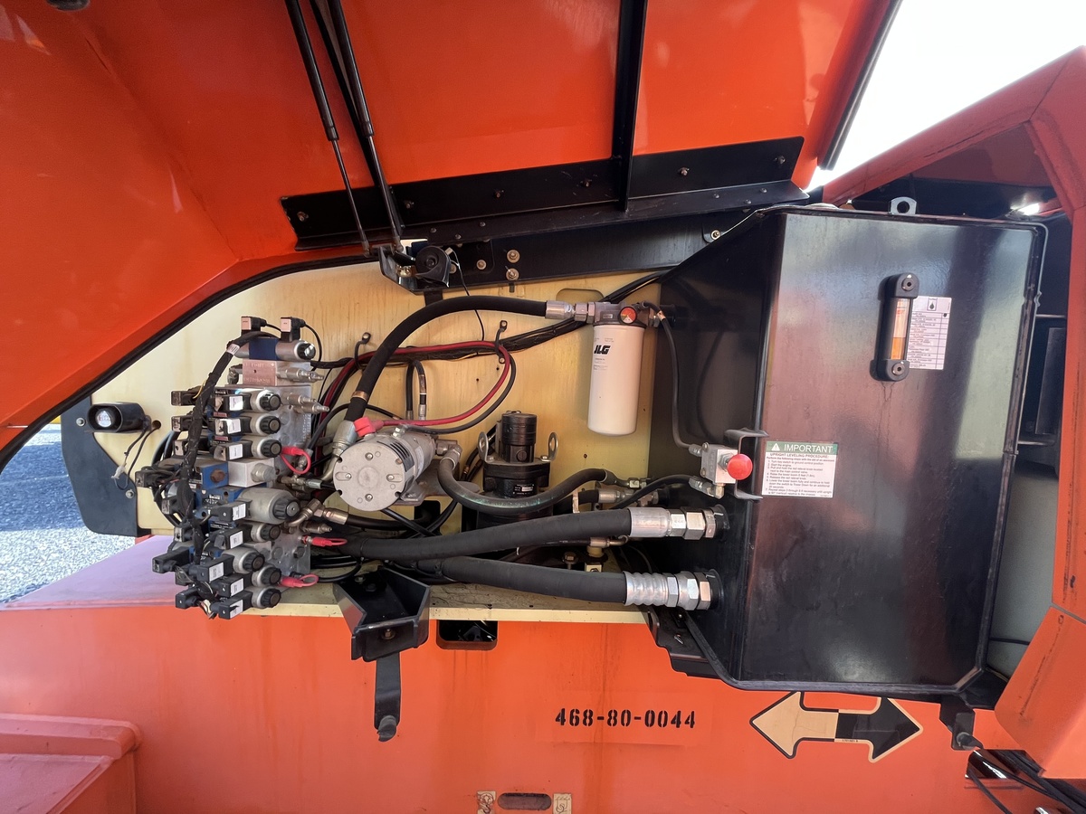 2012 JLG 800AJ-8