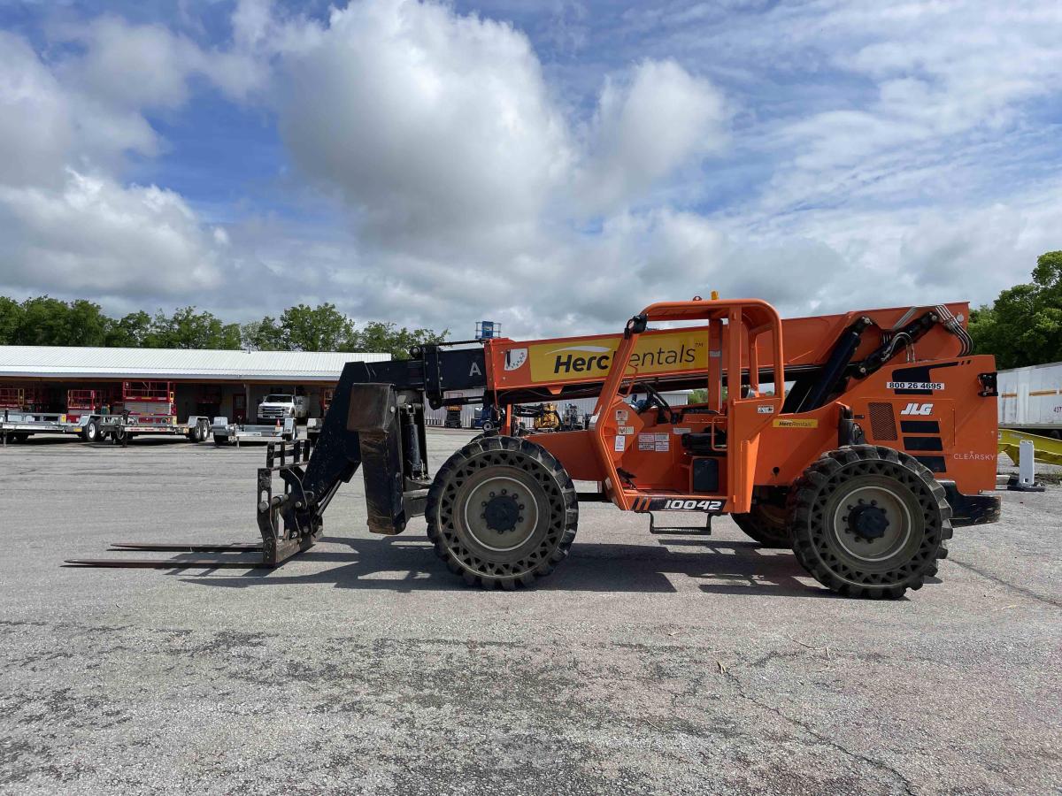 2019 SkyTrak 10042