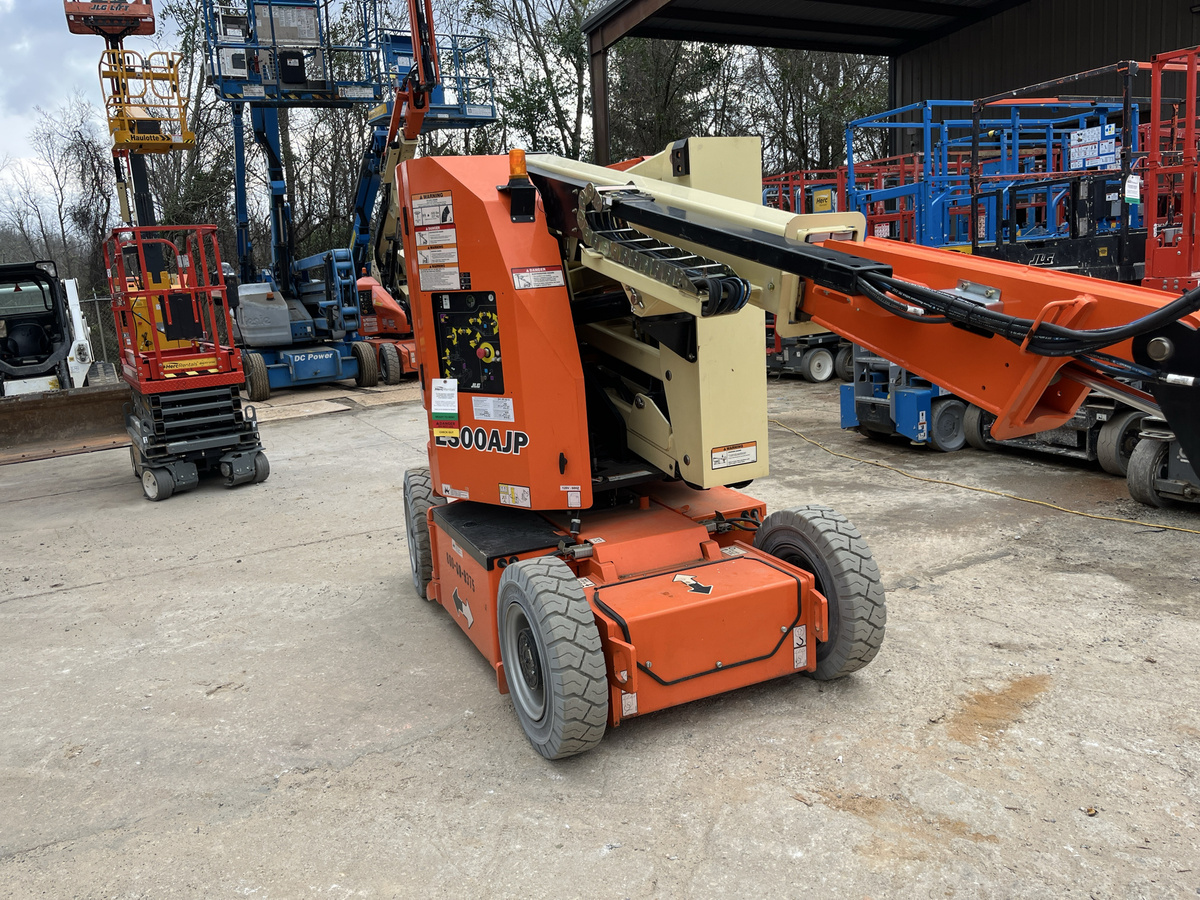 2016 JLG E300AJP-3