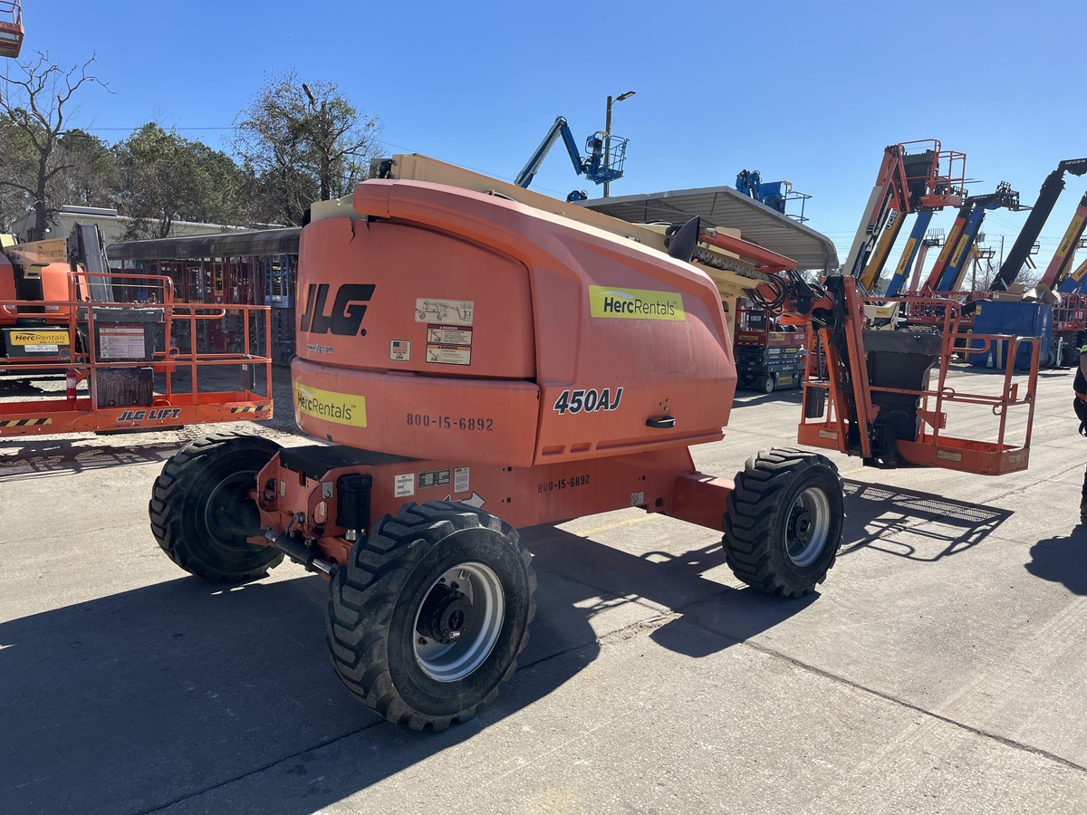 2017 JLG 450AJ-3