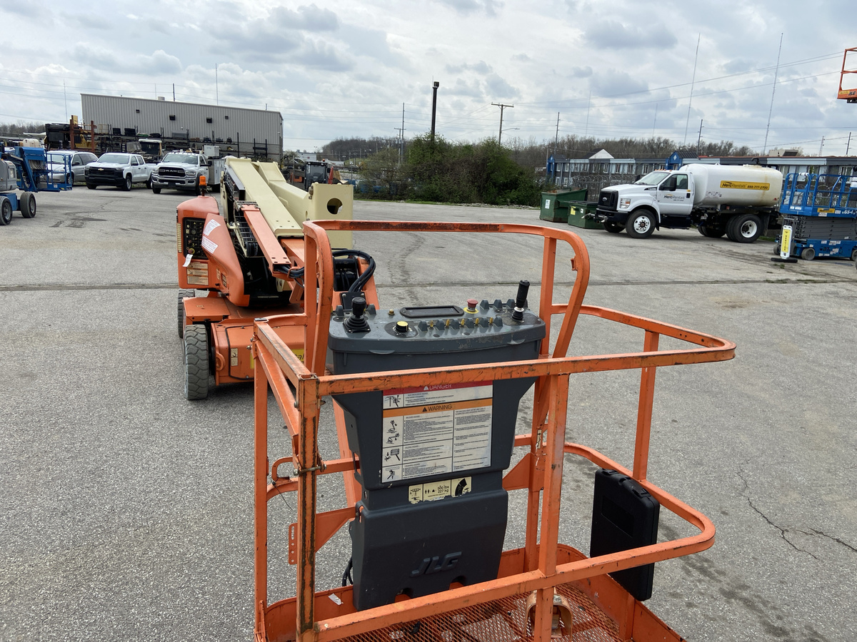 2015 JLG E400AJPN-6