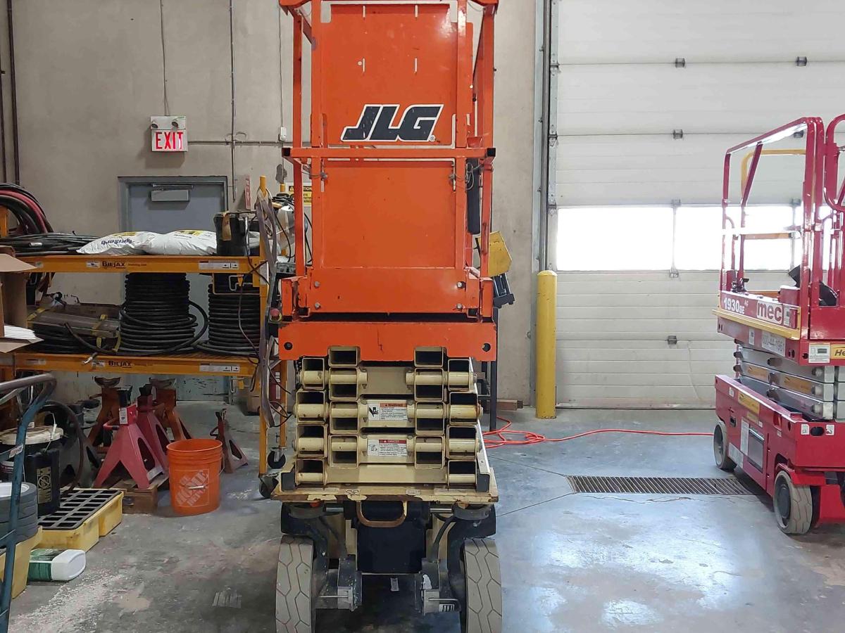 2017 JLG 2632ES
