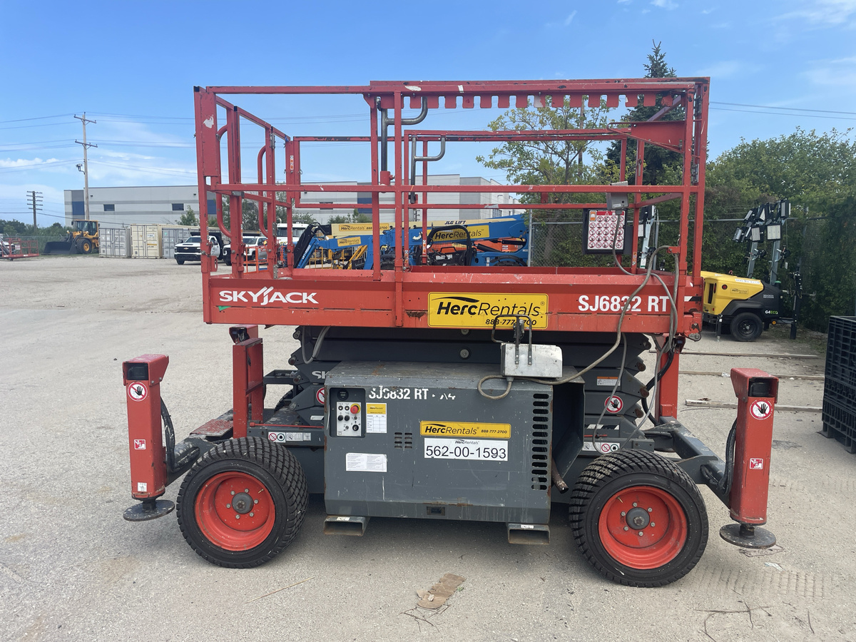 2018 Skyjack SJ-6832RT