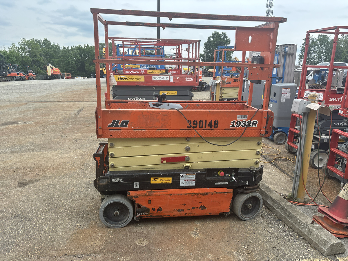 2019 JLG 1932R