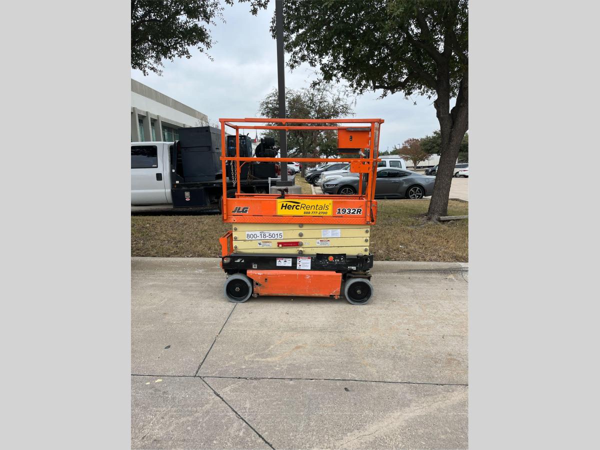 2017 JLG 1932R