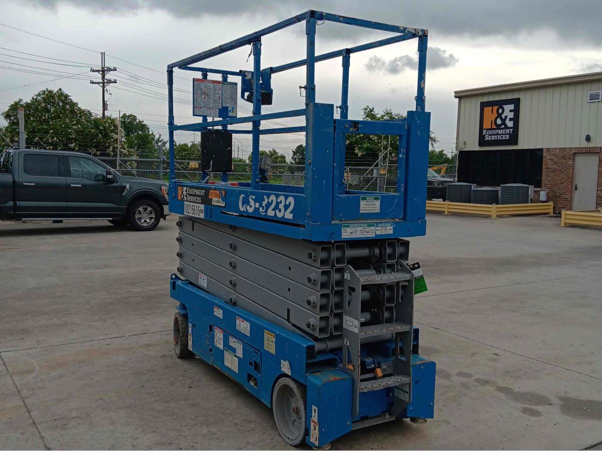 2017 Genie GS-3232