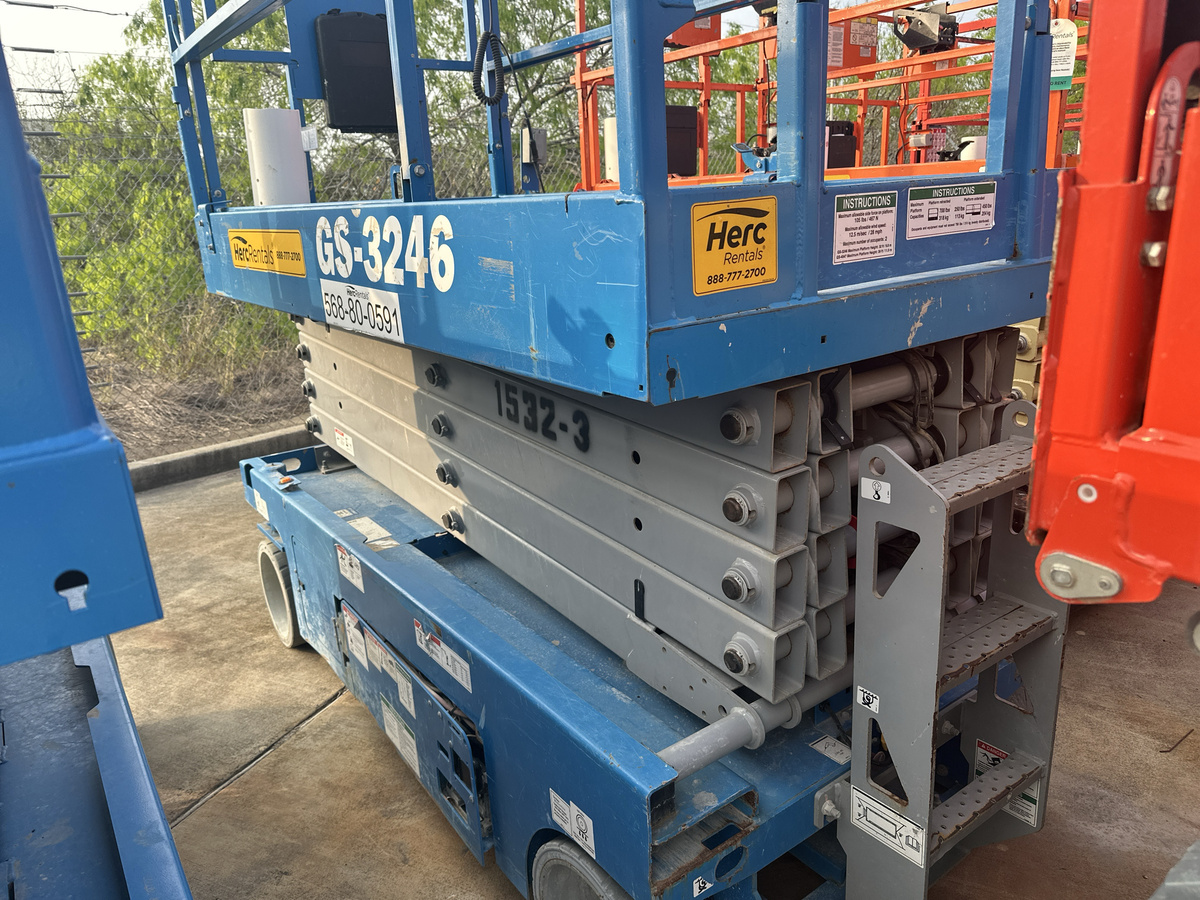 2019 Genie GS-3246