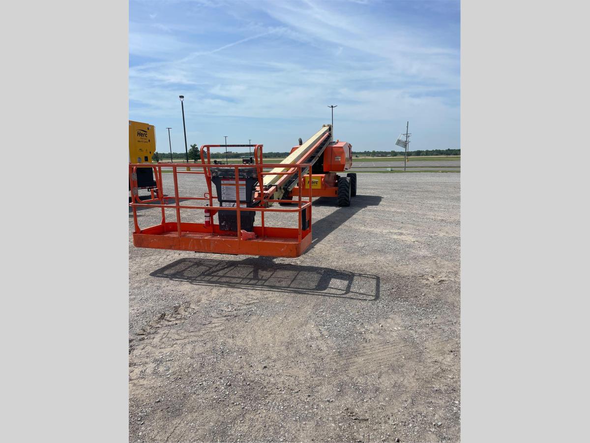 2019 JLG 800S