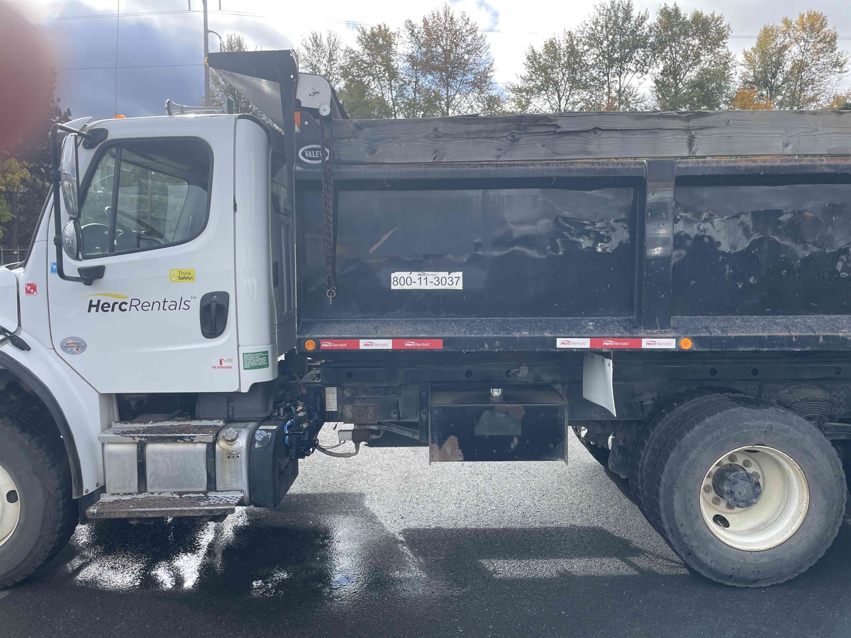 2017 Freightliner M2106-13