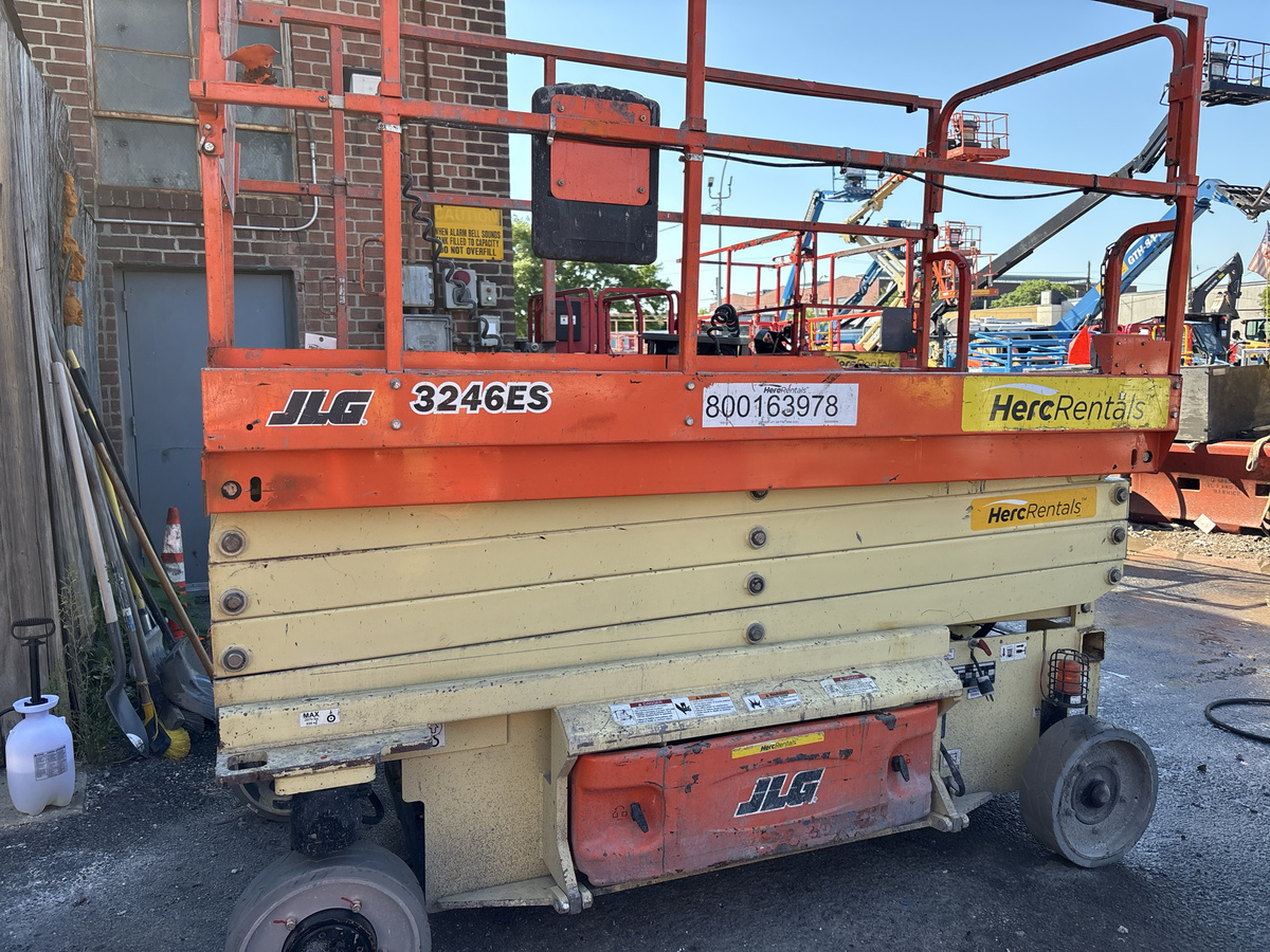 2017 JLG 3246ES-4