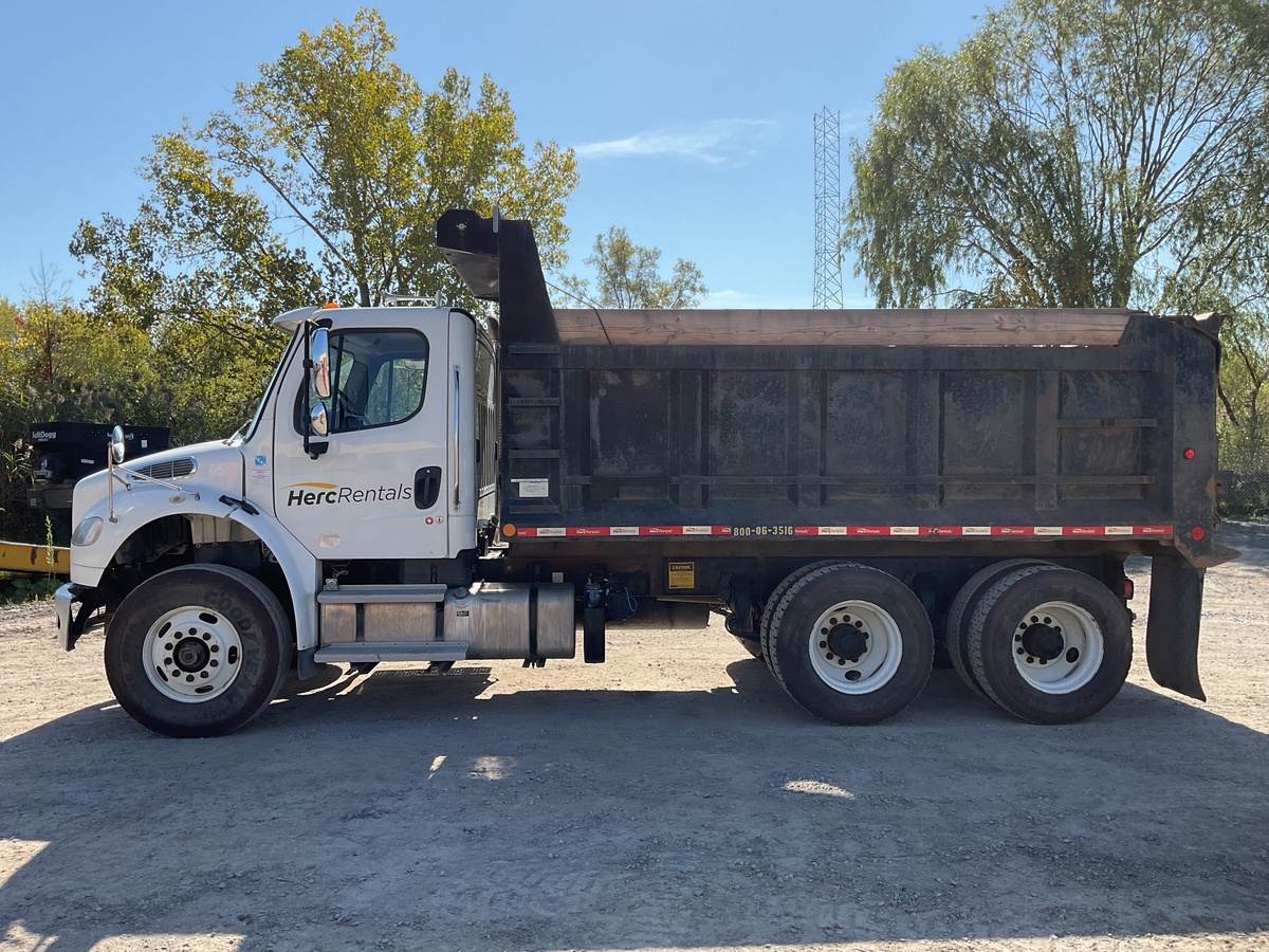 2016 Freightliner M2106