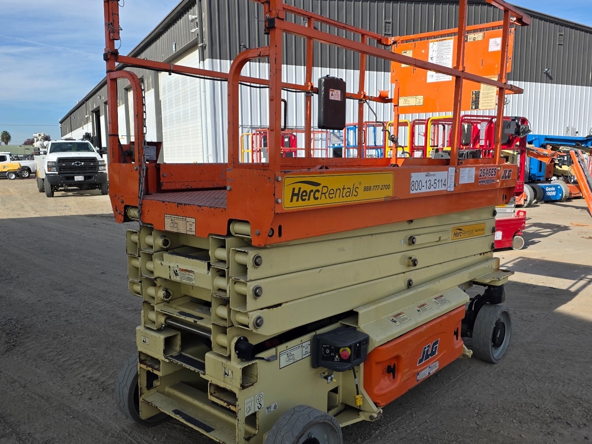 2017 JLG 2646ES