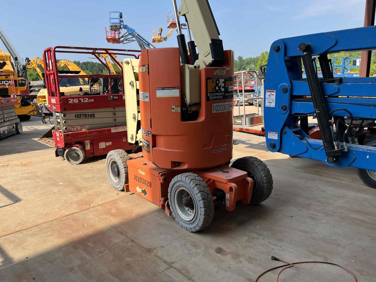 2016 JLG E300AJP-3