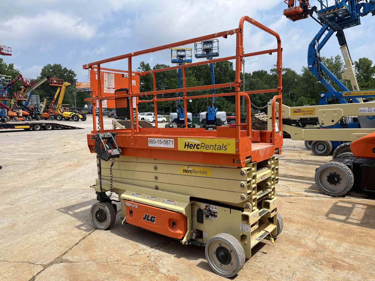 2017 JLG 3246ES