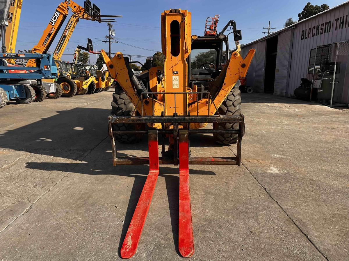2017 JCB 510-56