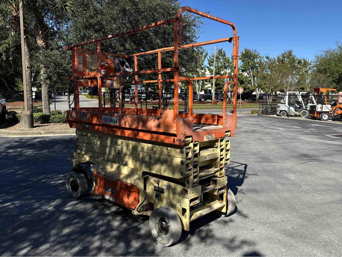 2017 JLG 2646ES