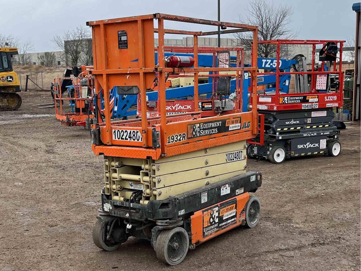2017 JLG 1932R