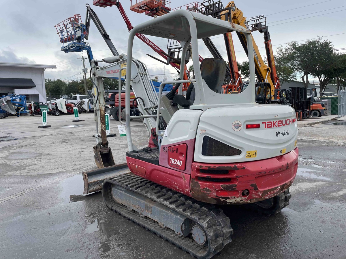 2021 Takeuchi TB240-6