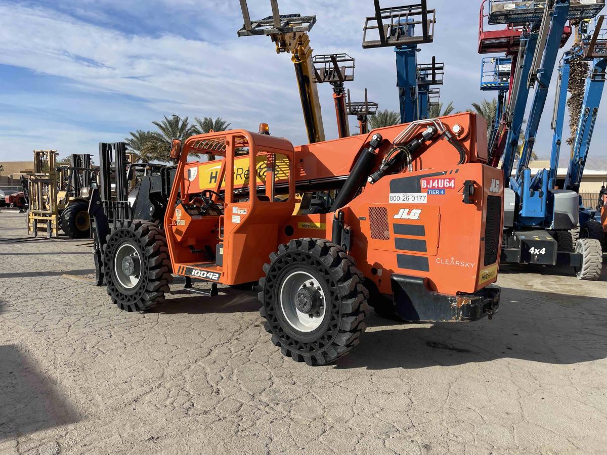 2019 SkyTrak 10042