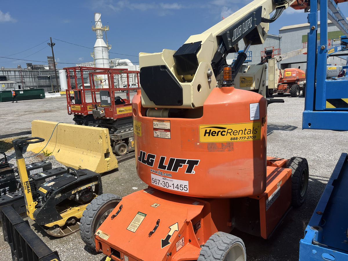 2016 JLG E400AJPN-5