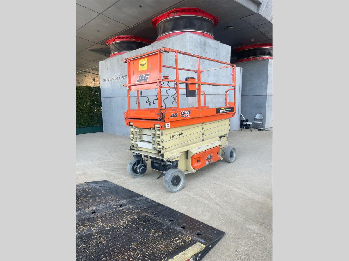 2016 JLG 3246ES