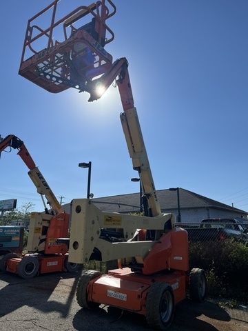 2017 JLG E450AJ