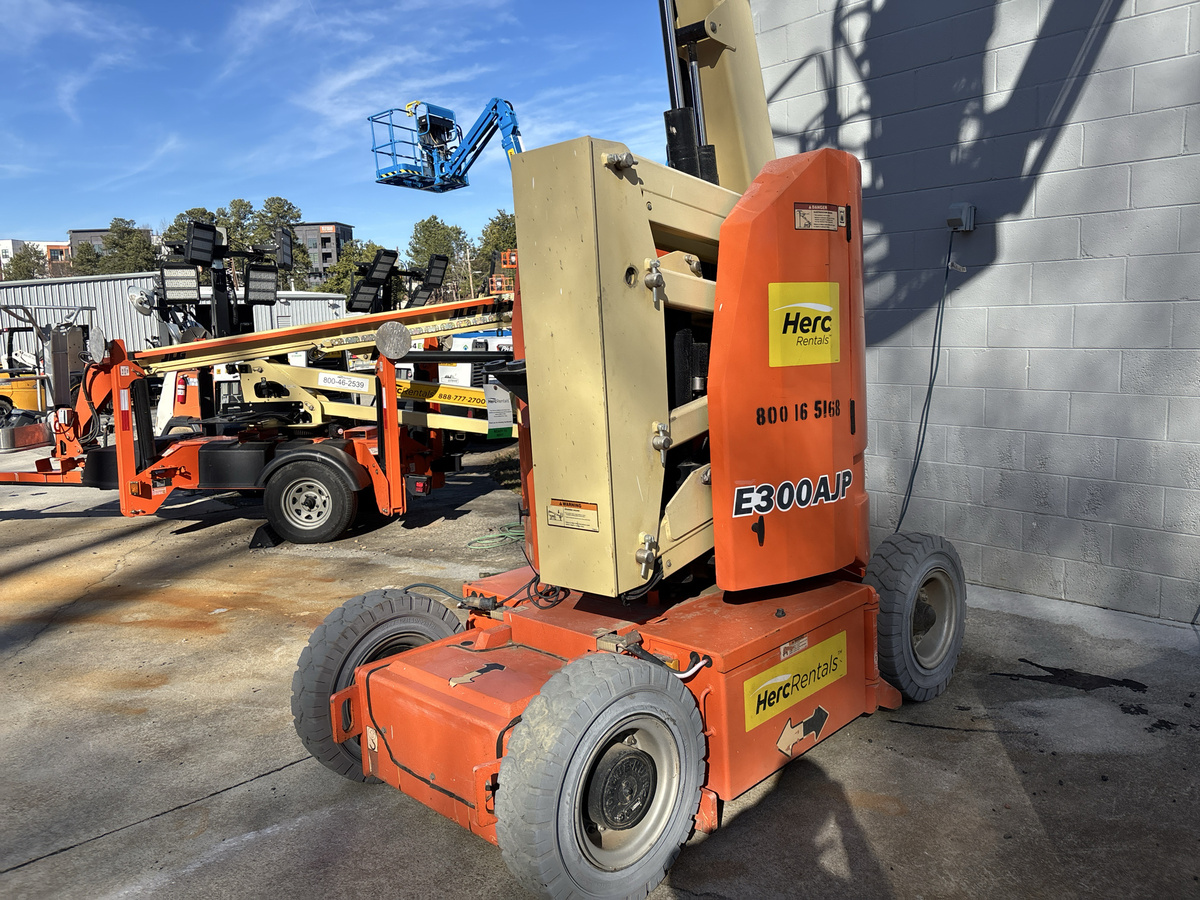2017 JLG E300AJP-6
