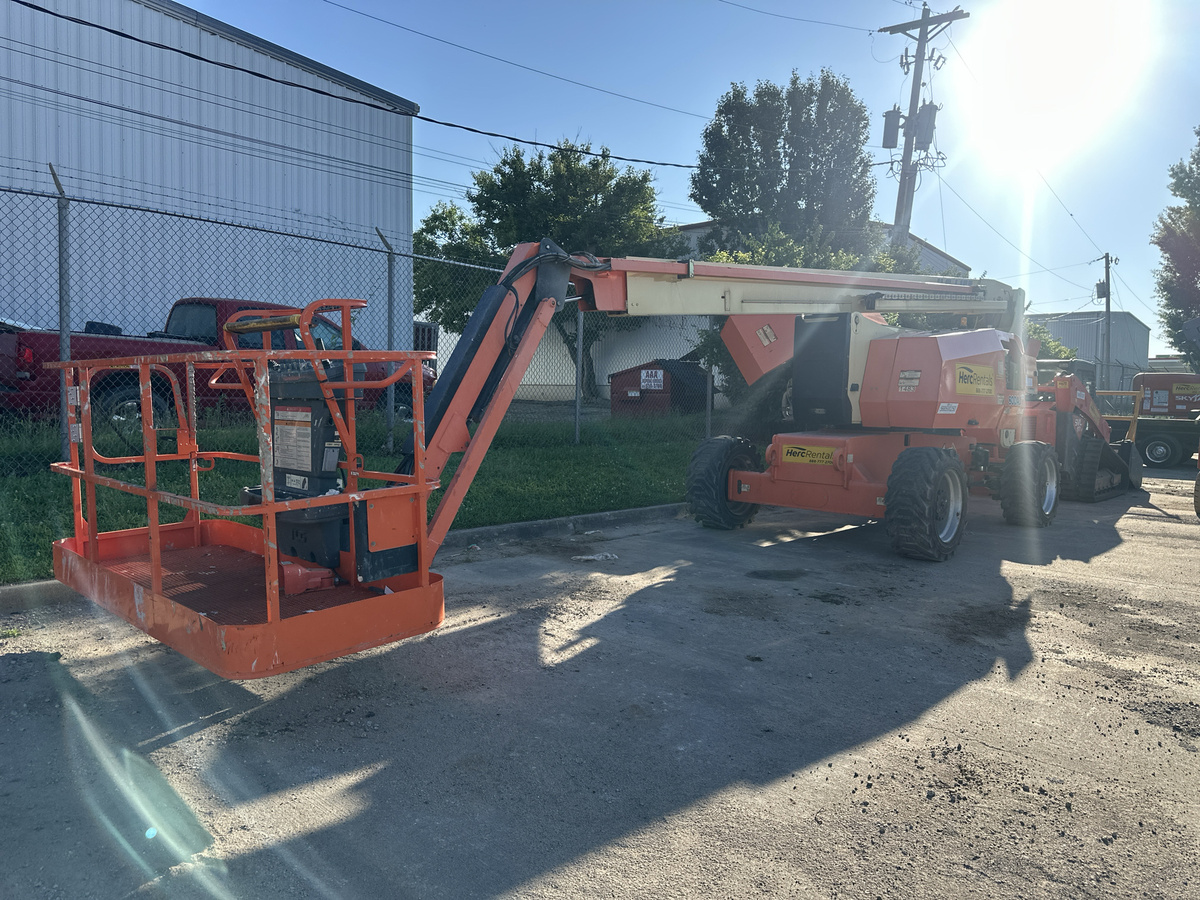 2018 JLG 800AJ