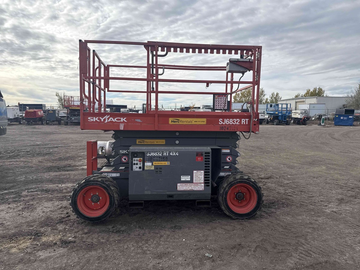 2018 Skyjack SJ-6832RT-3