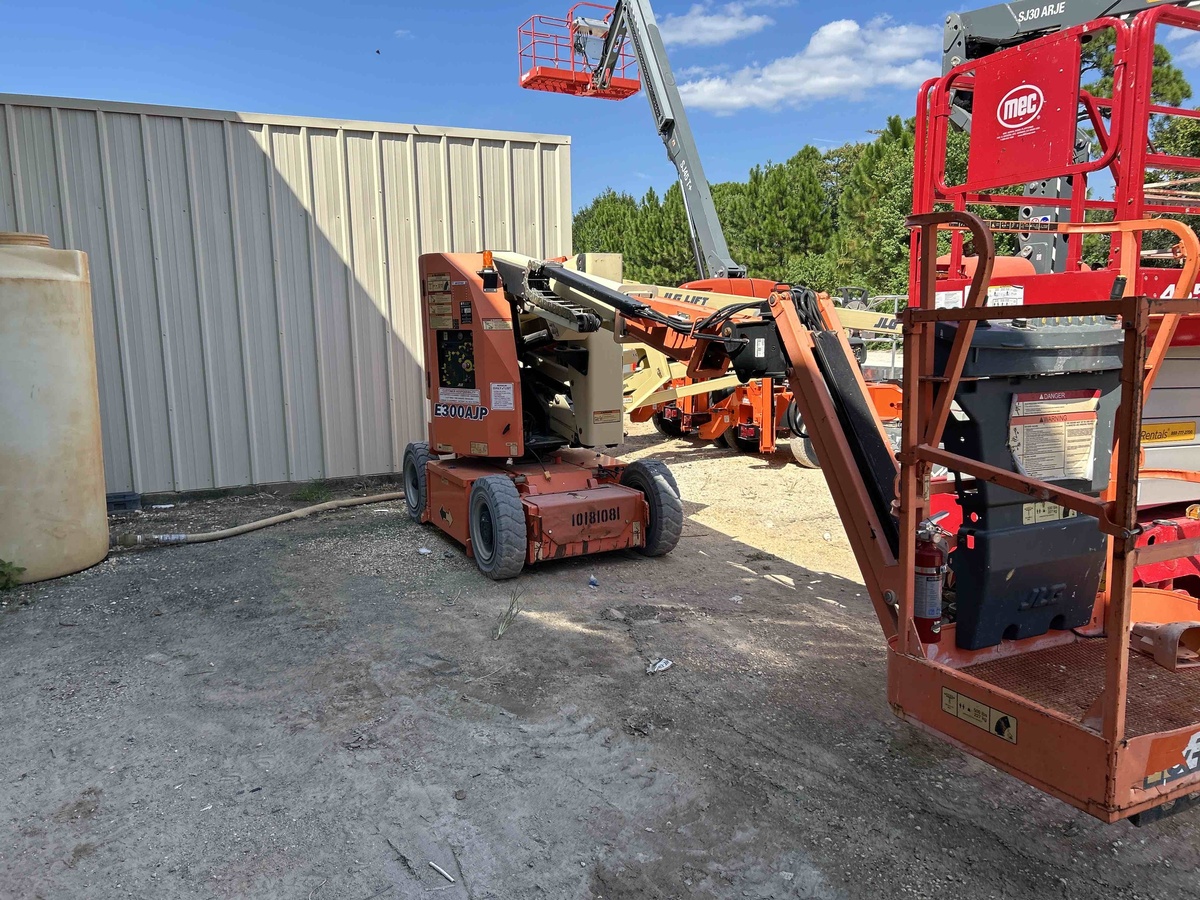 2016 JLG E300AJP-3