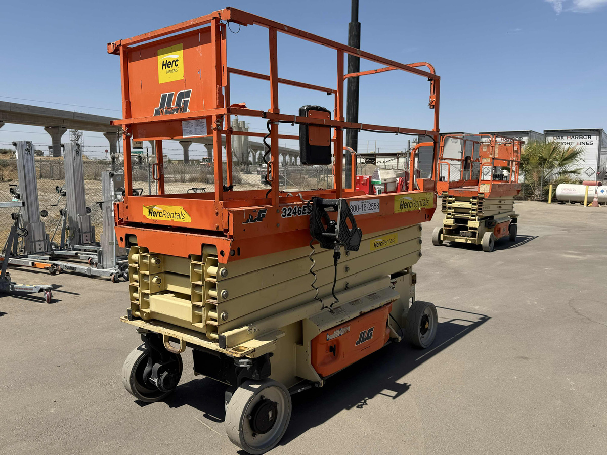 2017 JLG 3246ES-4