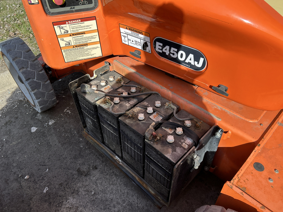2018 JLG E450AJ-10