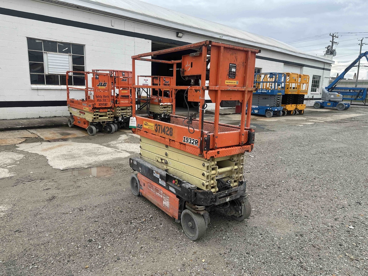 2017 JLG 1932R-9
