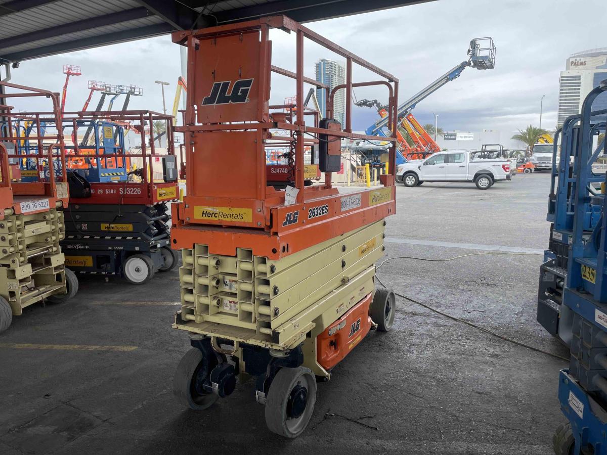 2017 JLG 2632ES