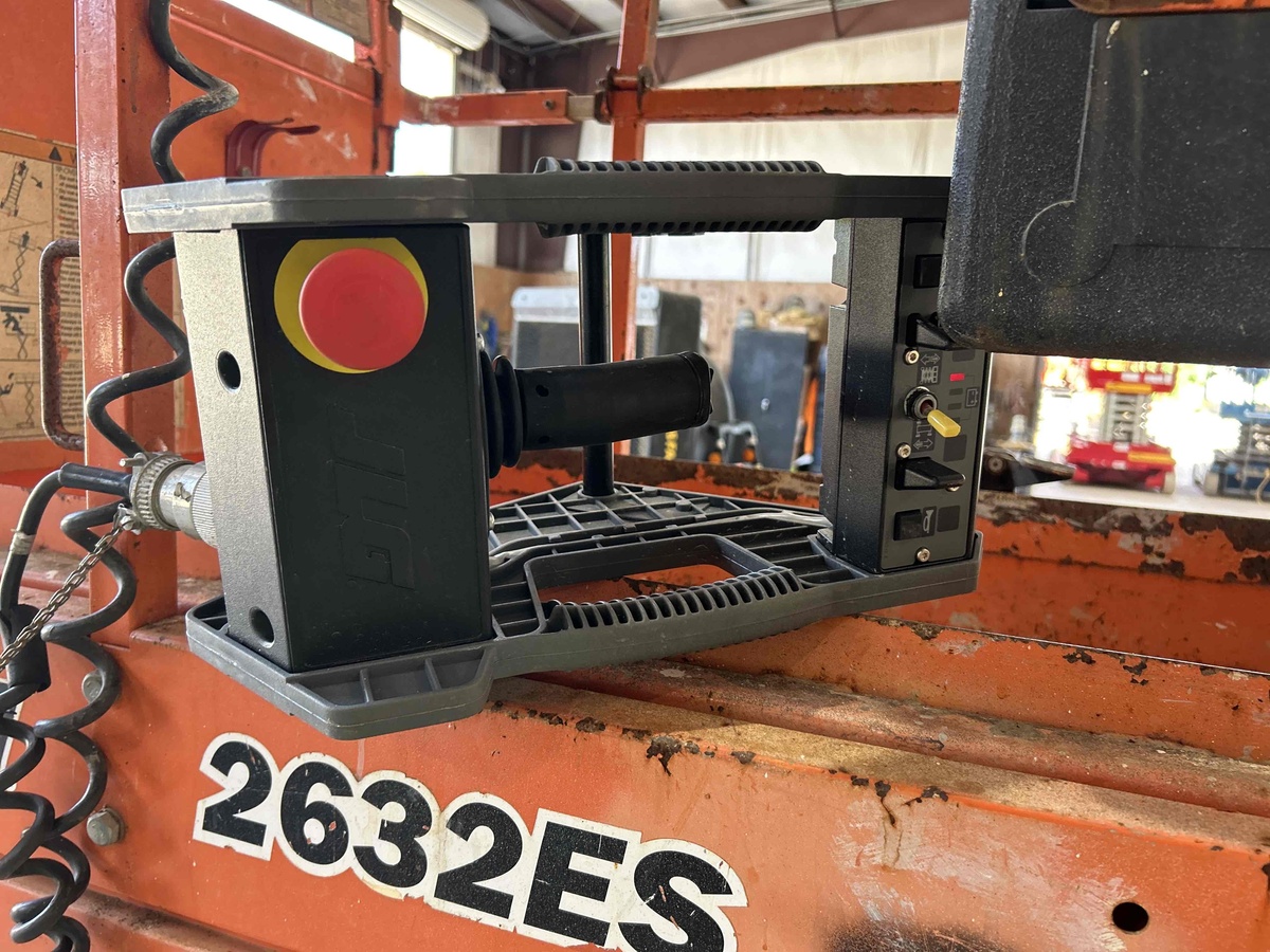 2018 JLG 2632ES-5