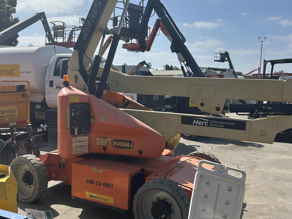 2018 JLG E450AJ-2
