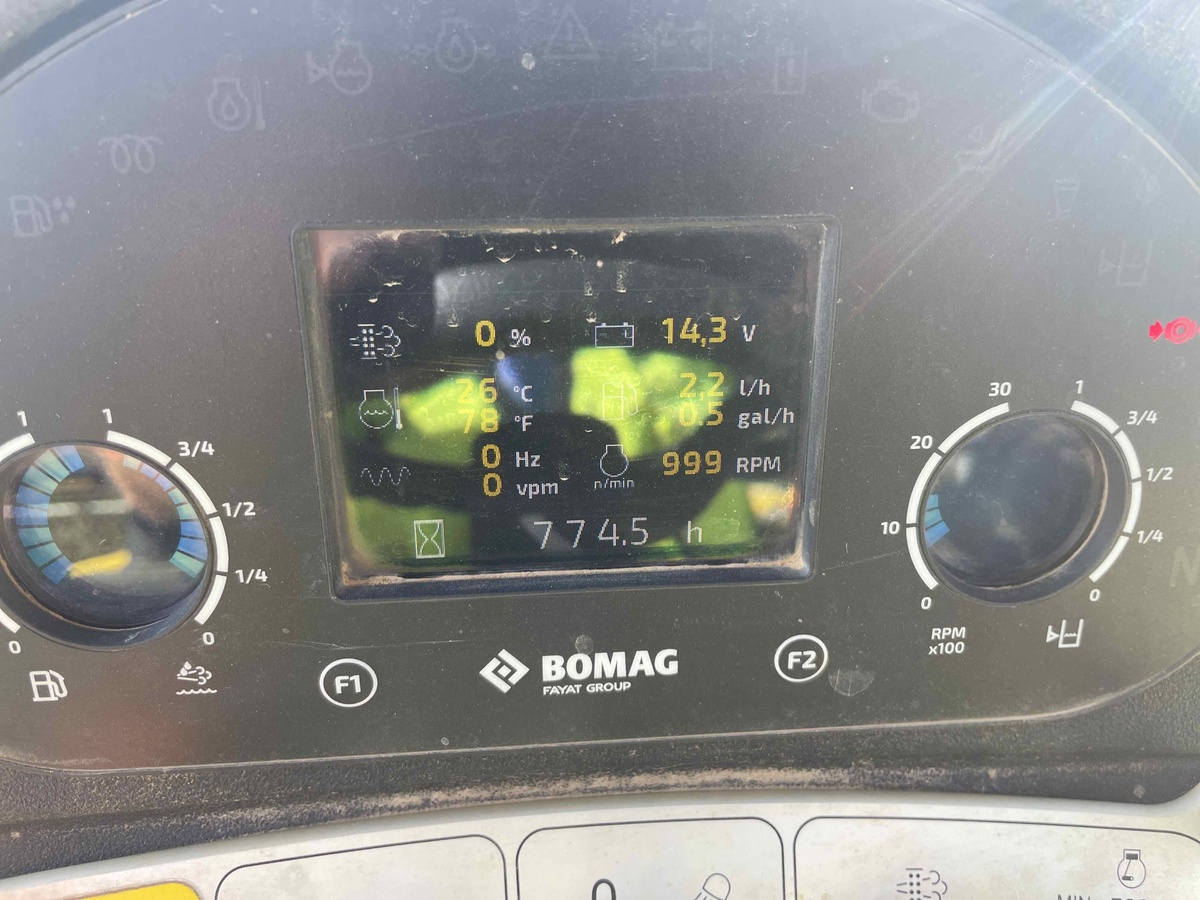 2021 BOMAG BW 211 PDH-5-5