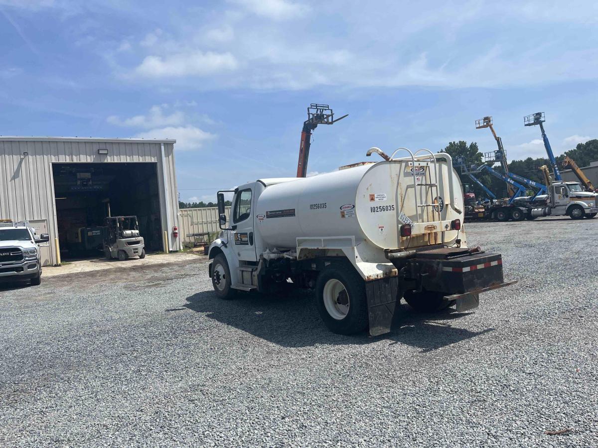 2019 Freightliner M2106-4