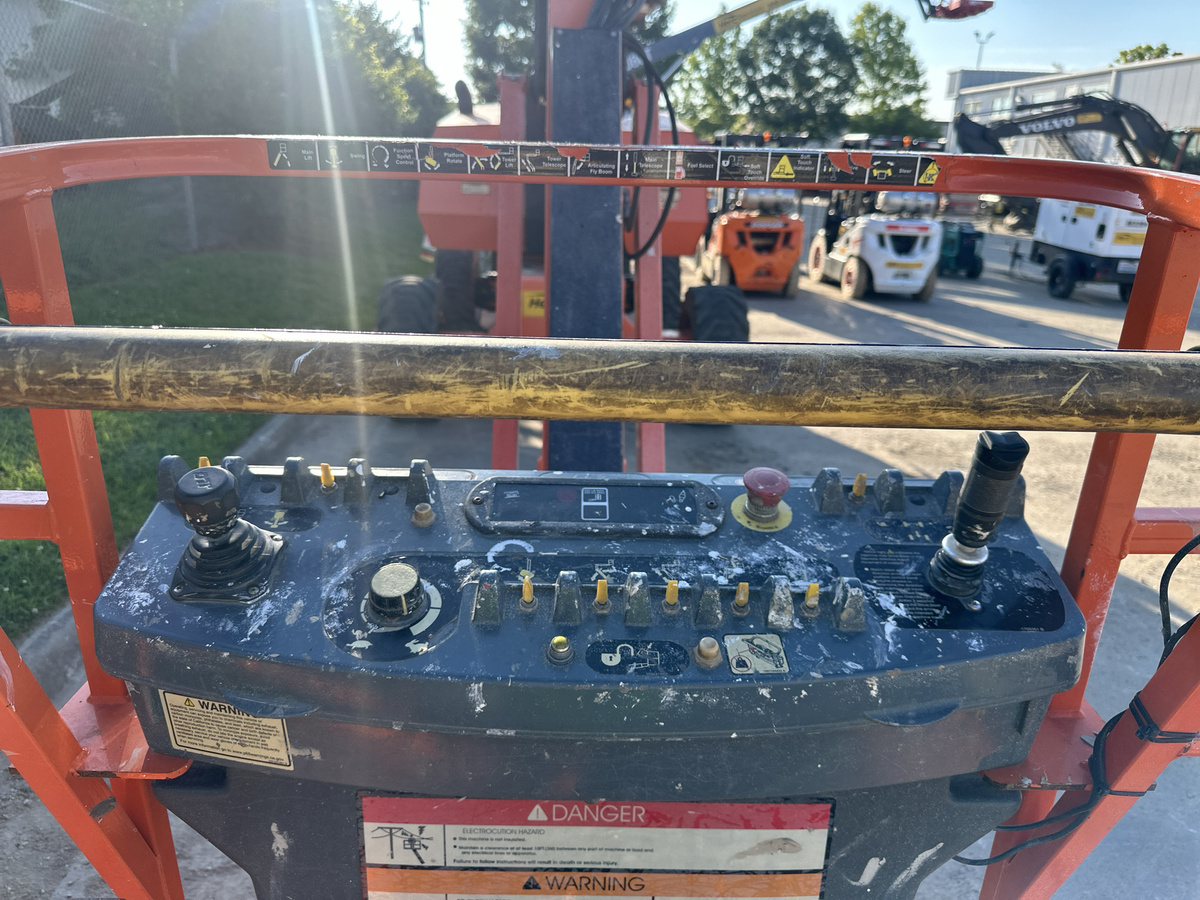 2018 JLG 800AJ-6