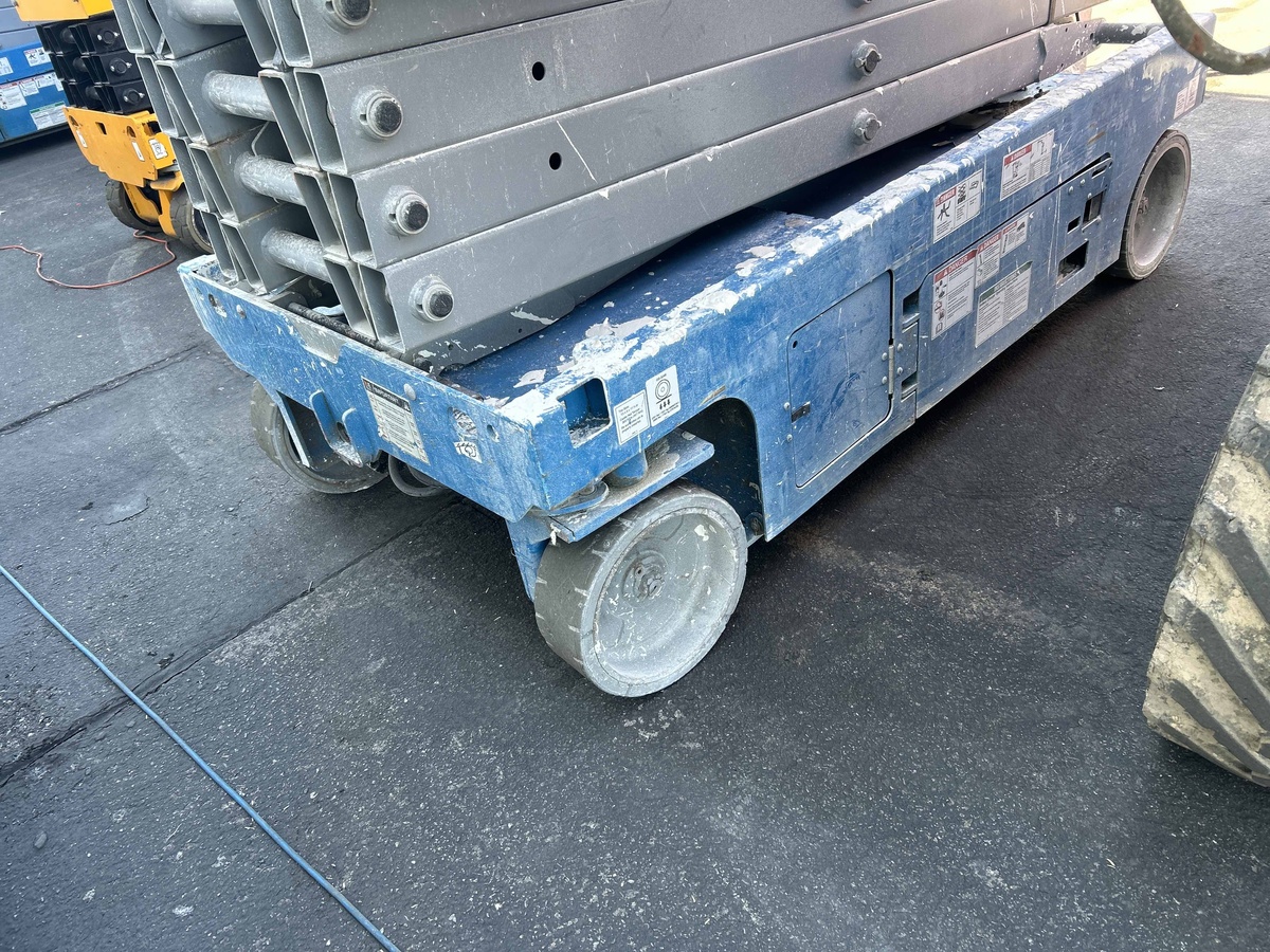 2017 Genie GS-3246-4
