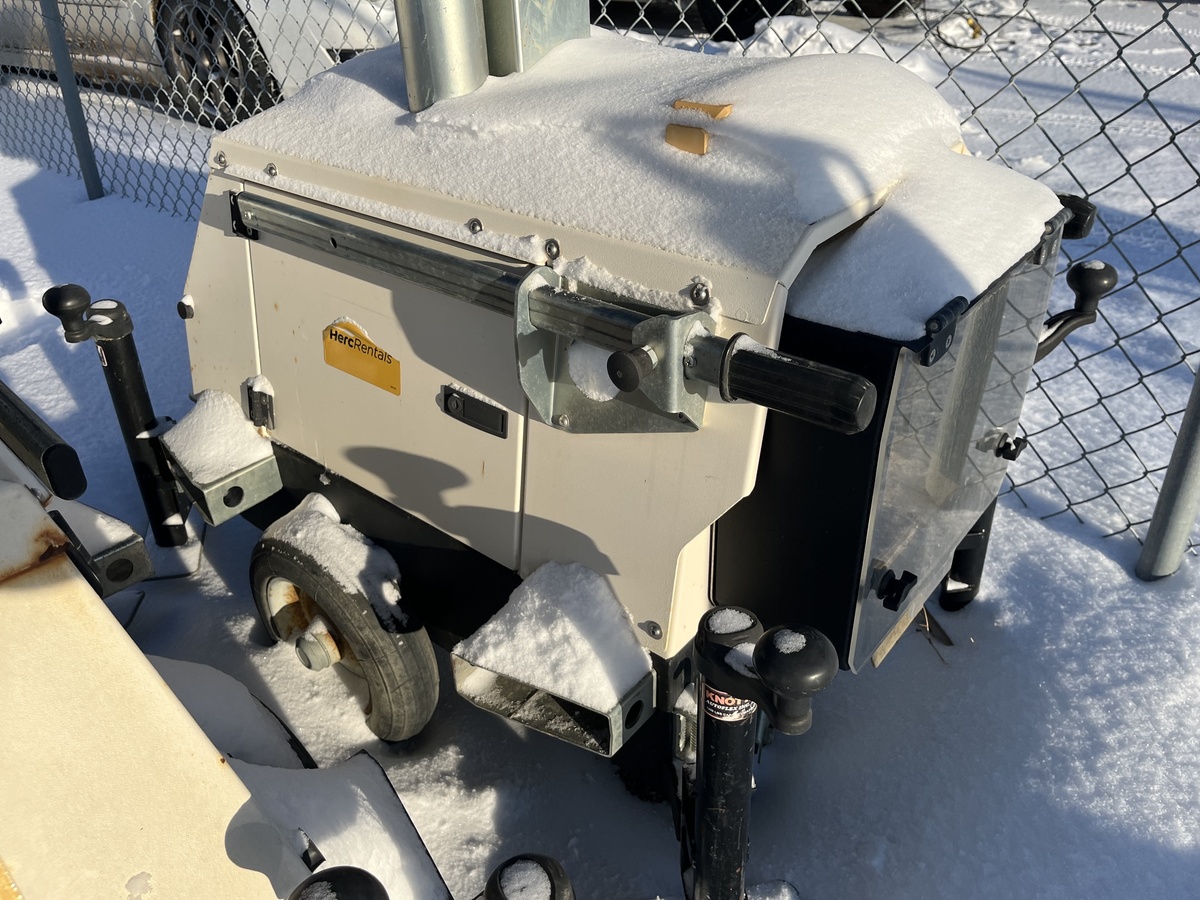 2017 Magnum PLT240-3