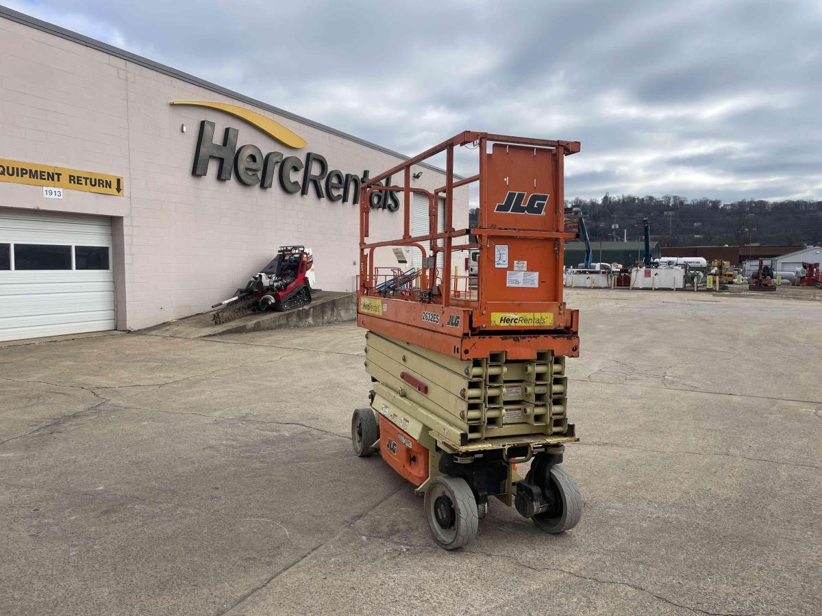 2018 JLG 2632ES